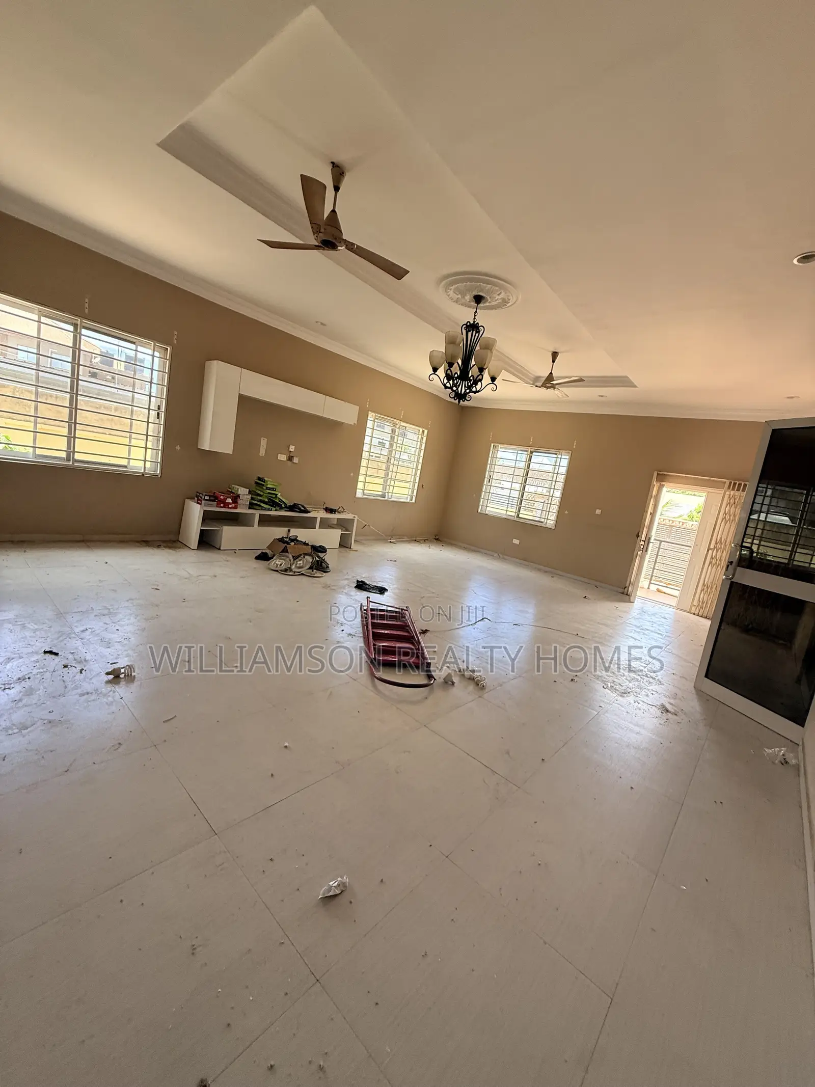 6bdrm House in Community 18 Area, Spintex for rent