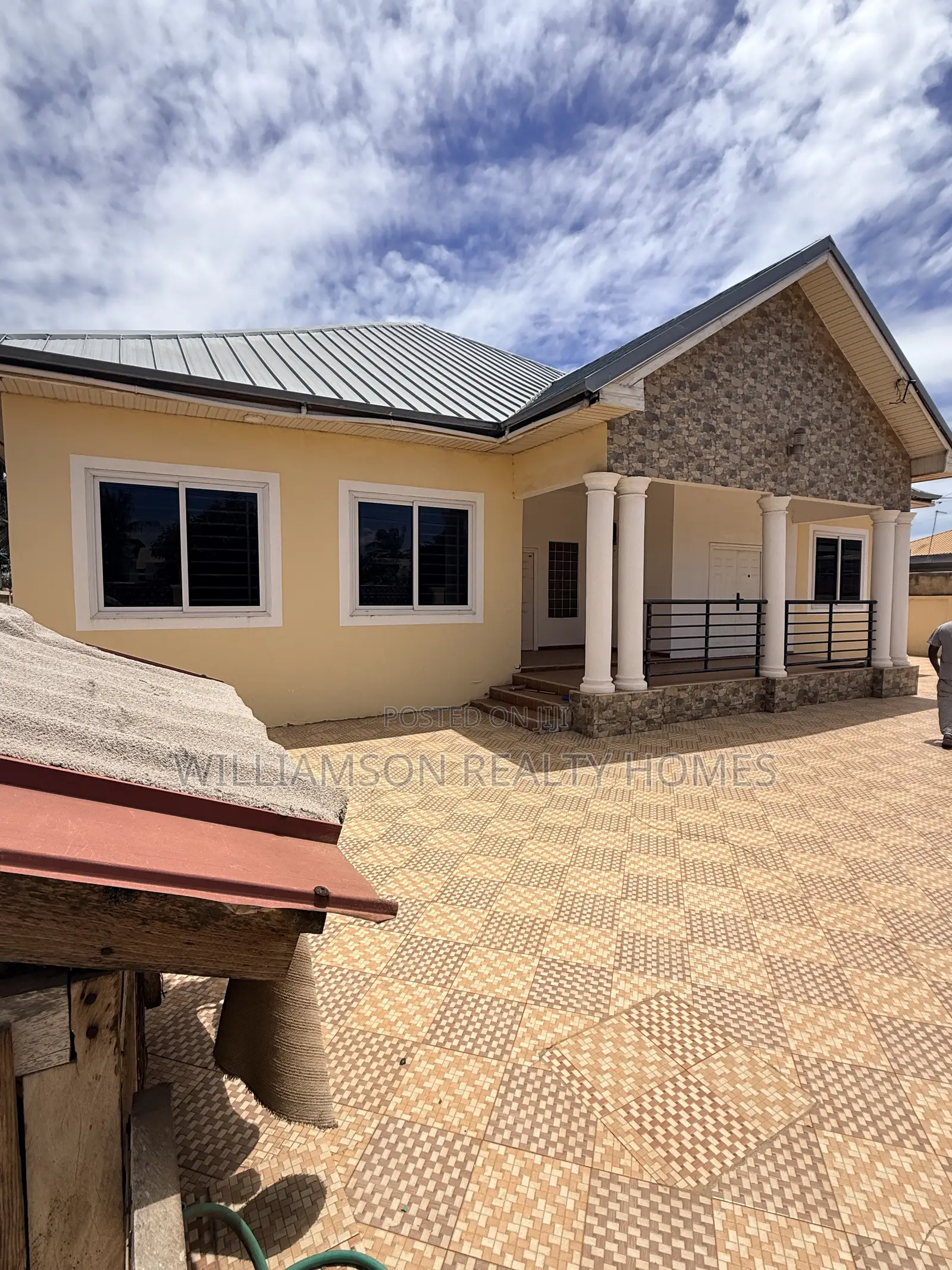 6bdrm House in Community 18 Area, Spintex for rent