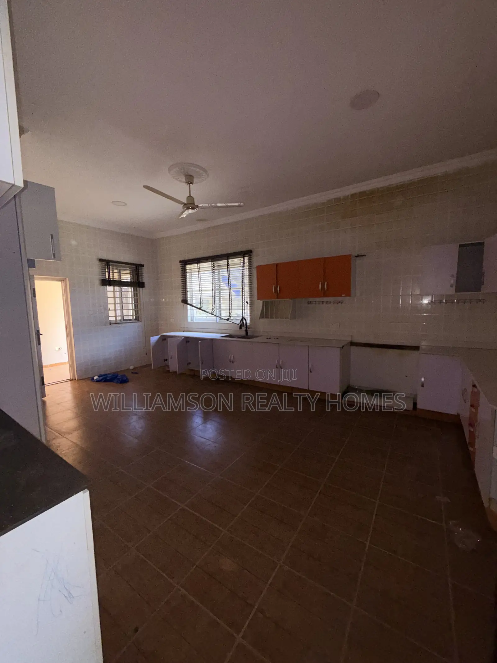 6bdrm House in Community 18 Area, Spintex for rent