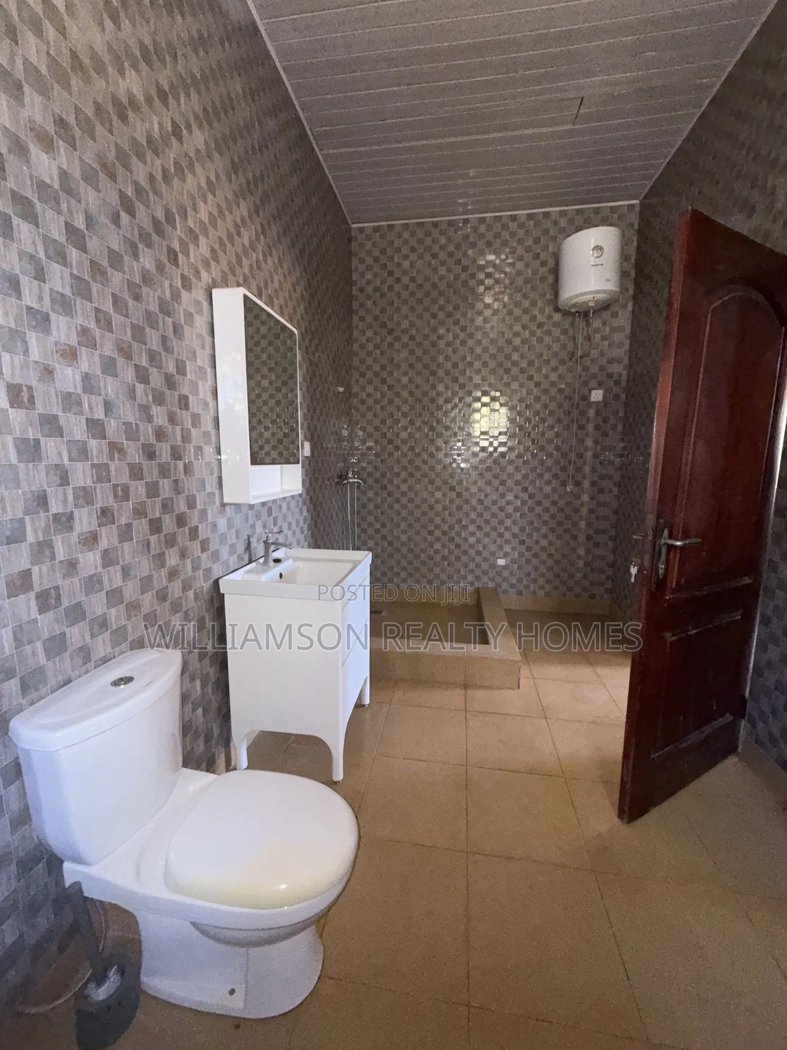 6bdrm House in Community 18 Area, Spintex for rent