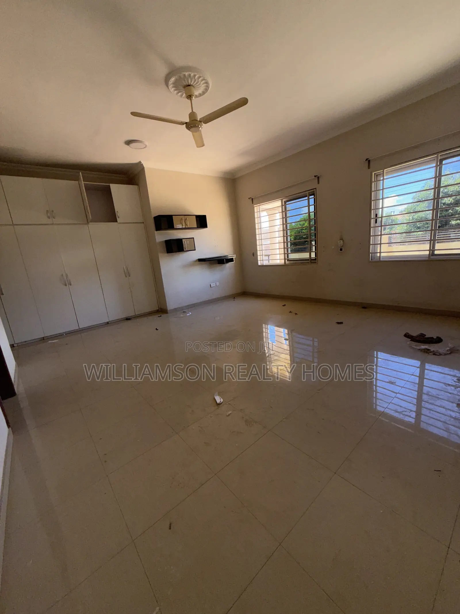 6bdrm House in Community 18 Area, Spintex for rent