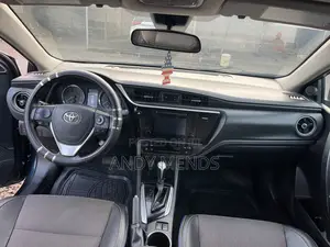 Toyota Corolla SE 4dr Sedan (1.8L 4cyl CVT) 2017