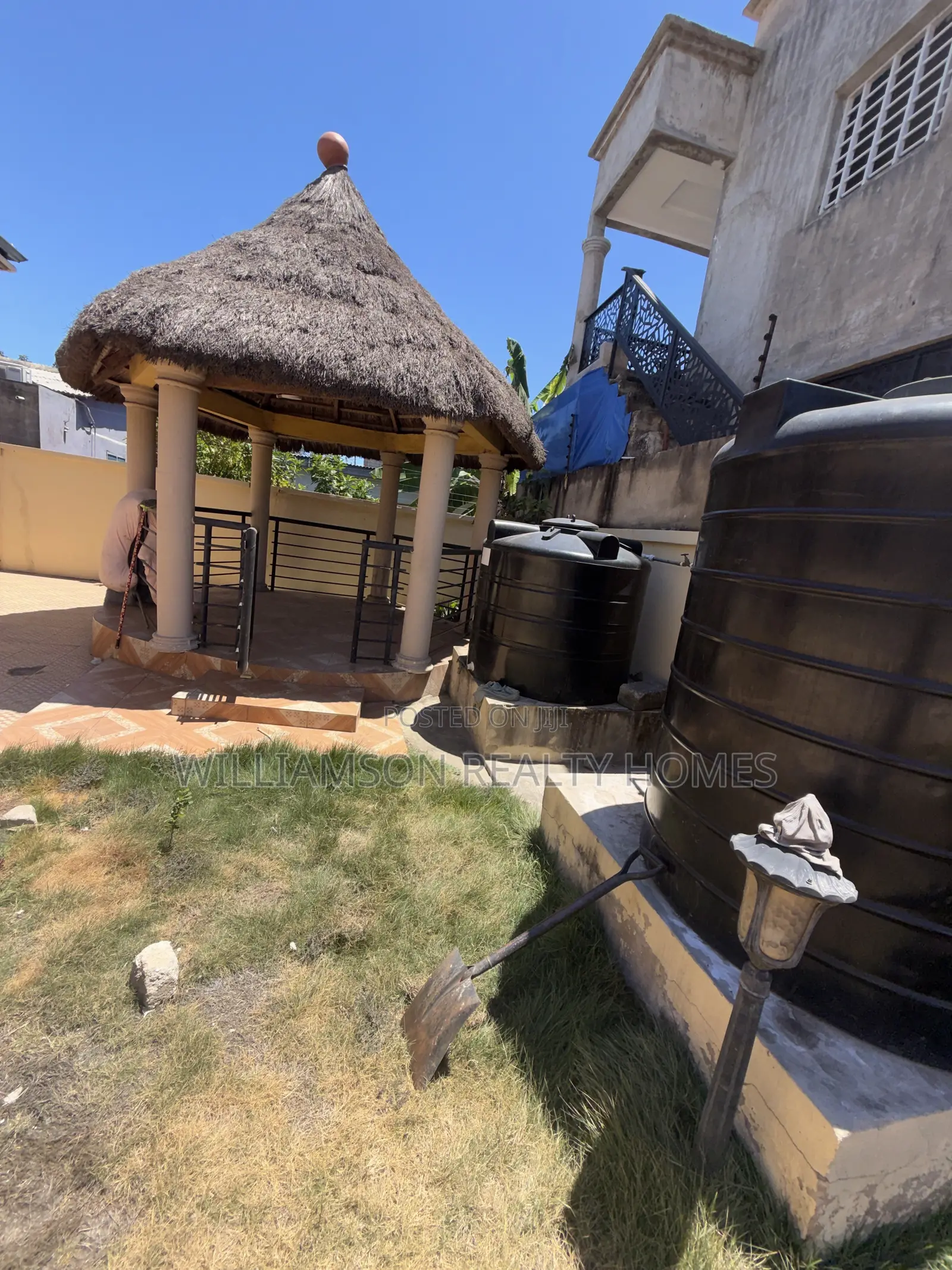 6bdrm House in Community 18 Area, Spintex for rent