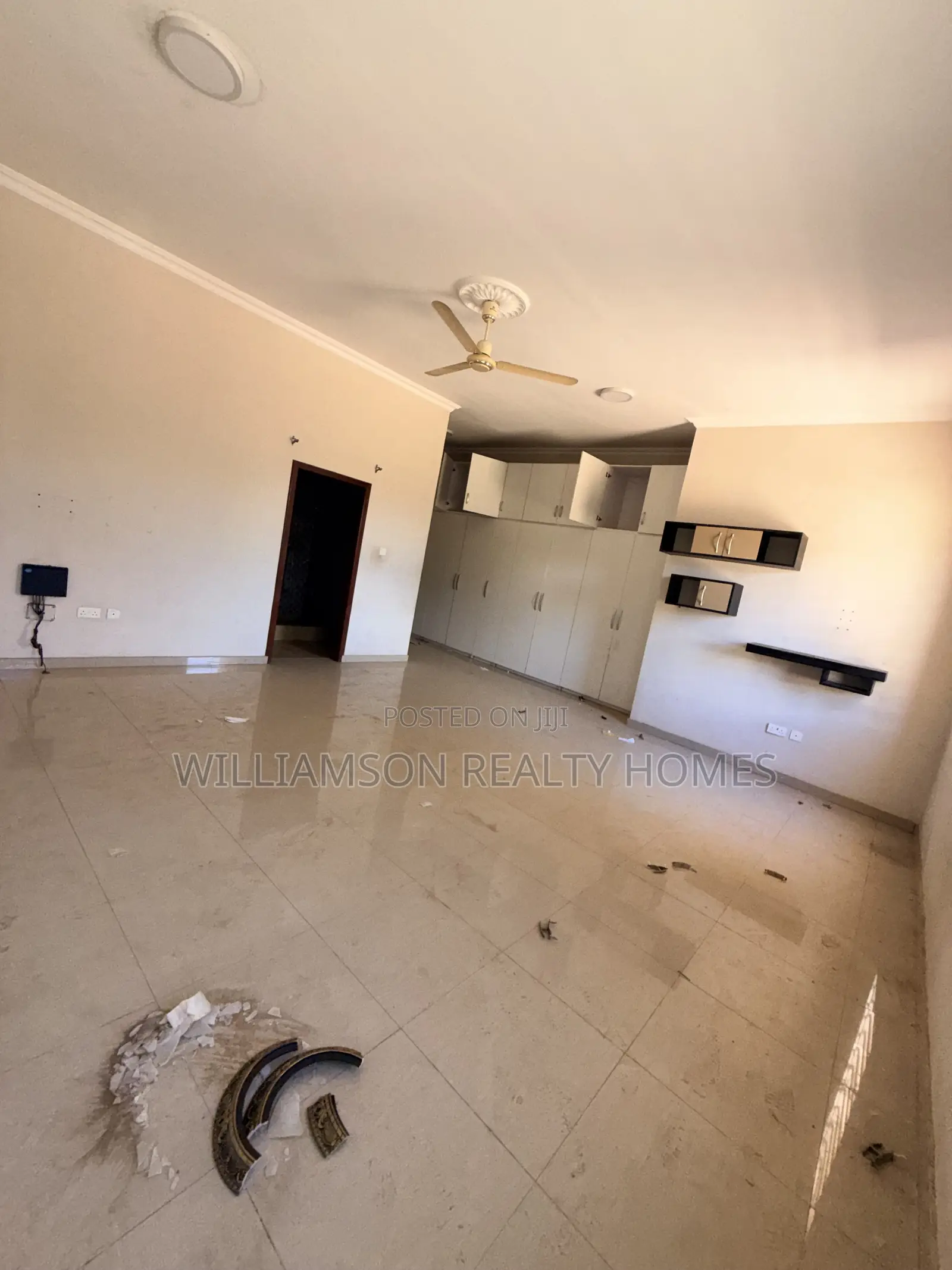 6bdrm House in Community 18 Area, Spintex for rent