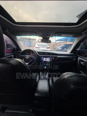 Toyota Corolla SE (1.8L 4cyl 6M) 2018 Red