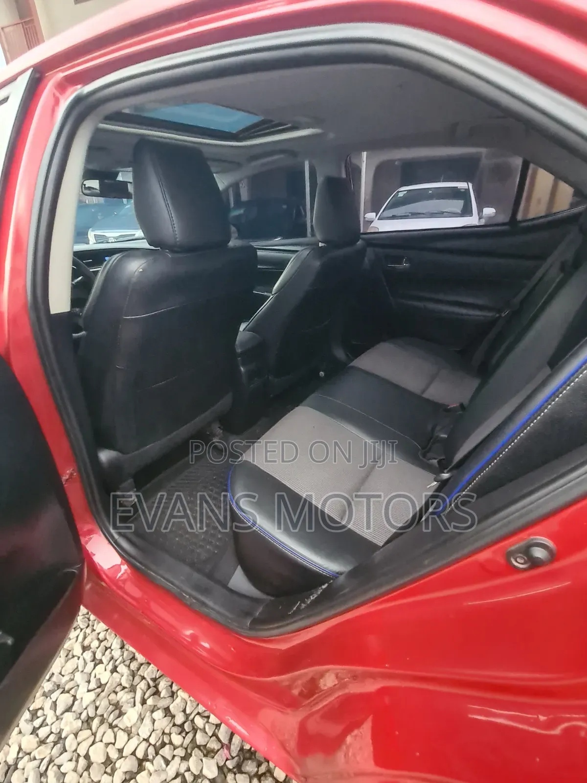 Toyota Corolla SE (1.8L 4cyl 6M) 2018 Red