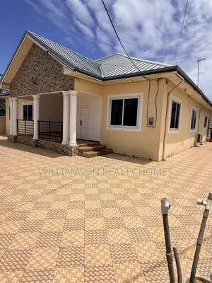 6bdrm House in Community 18 Area, Spintex for rent