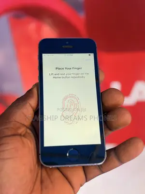 Apple iPhone 5s 16 GB Black