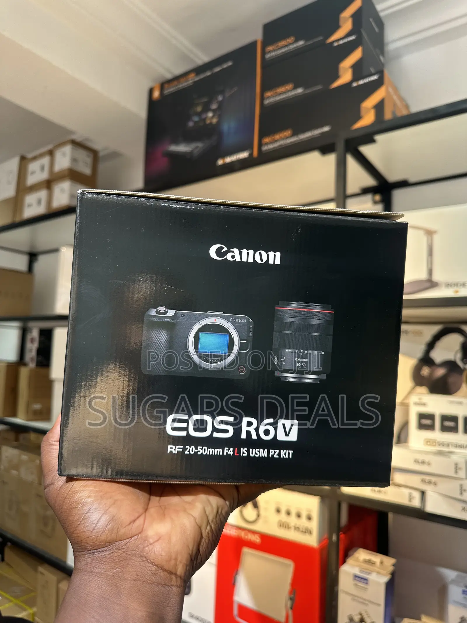 Canon EOS R6 v Mirrorless Camera With 20-50mm F/4 Lens