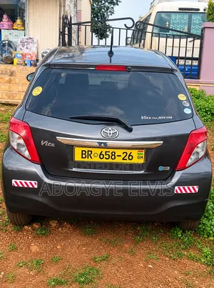 Toyota Vitz 1.5 FWD 5dr 2015 Gray