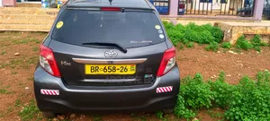 Toyota Vitz 1.5 FWD 5dr 2015 Gray
