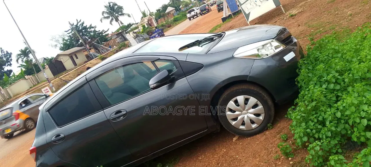 Toyota Vitz 1.5 FWD 5dr 2015 Gray