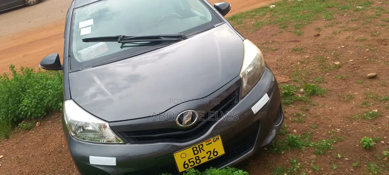 Toyota Vitz 1.5 FWD 5dr 2015 Gray