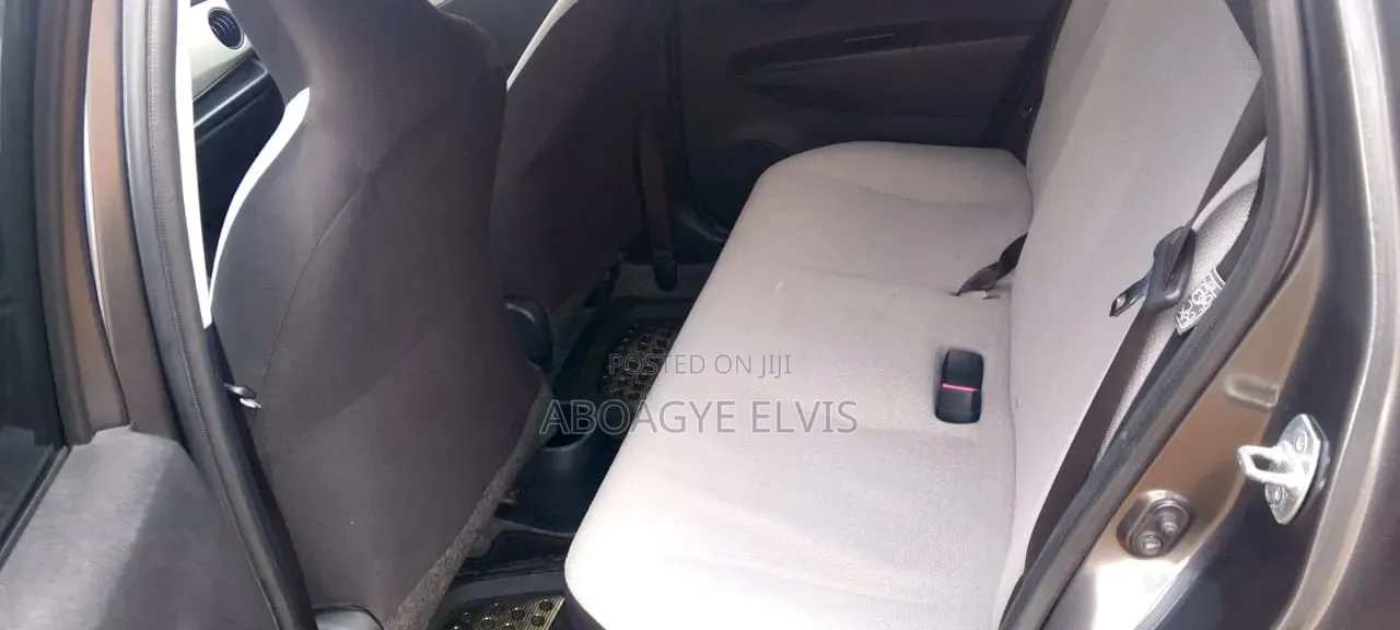 Toyota Vitz 1.5 FWD 5dr 2015 Gray
