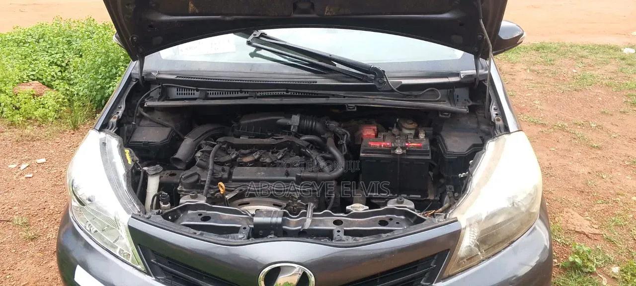 Toyota Vitz 1.5 FWD 5dr 2015 Gray