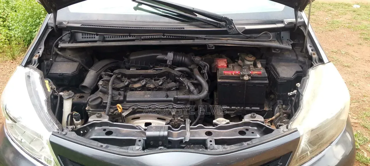 Toyota Vitz 1.5 FWD 5dr 2015 Gray