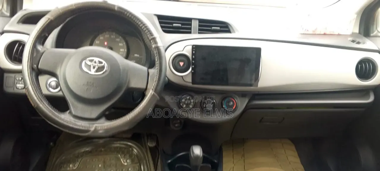 Toyota Vitz 1.5 FWD 5dr 2015 Gray