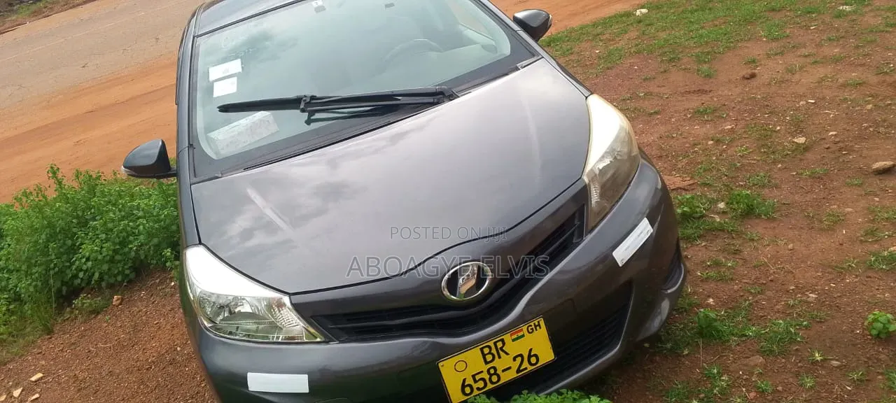Toyota Vitz 1.5 FWD 5dr 2015 Gray