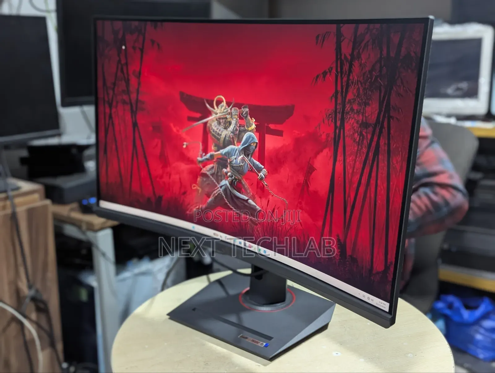 ASUS Curved 2k 32 Inch Monitor
