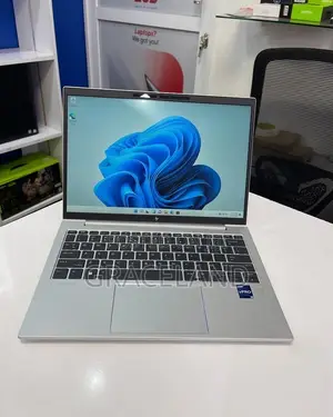 Laptop HP EliteBook 830 G9 16GB Intel Core i7 SSD 512GB