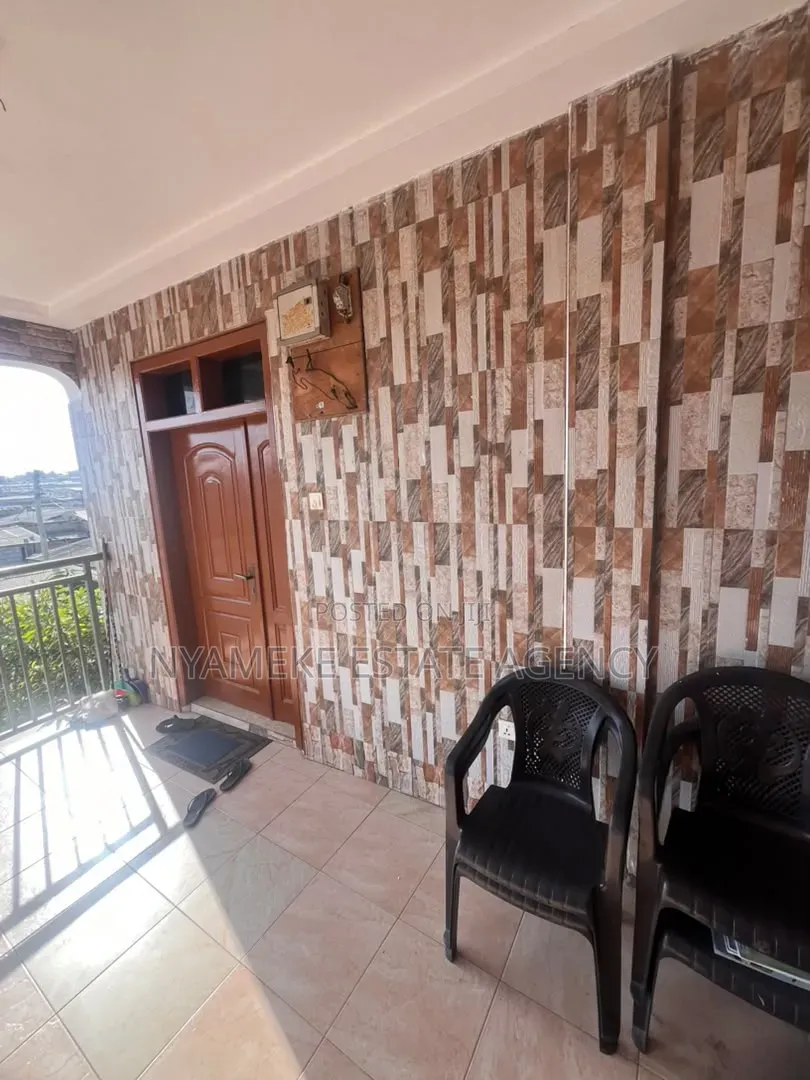 Mini Flat in Exhibition for rent