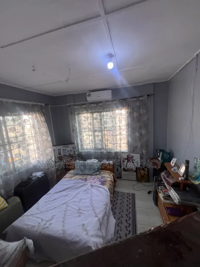 Mini Flat in Exhibition for rent