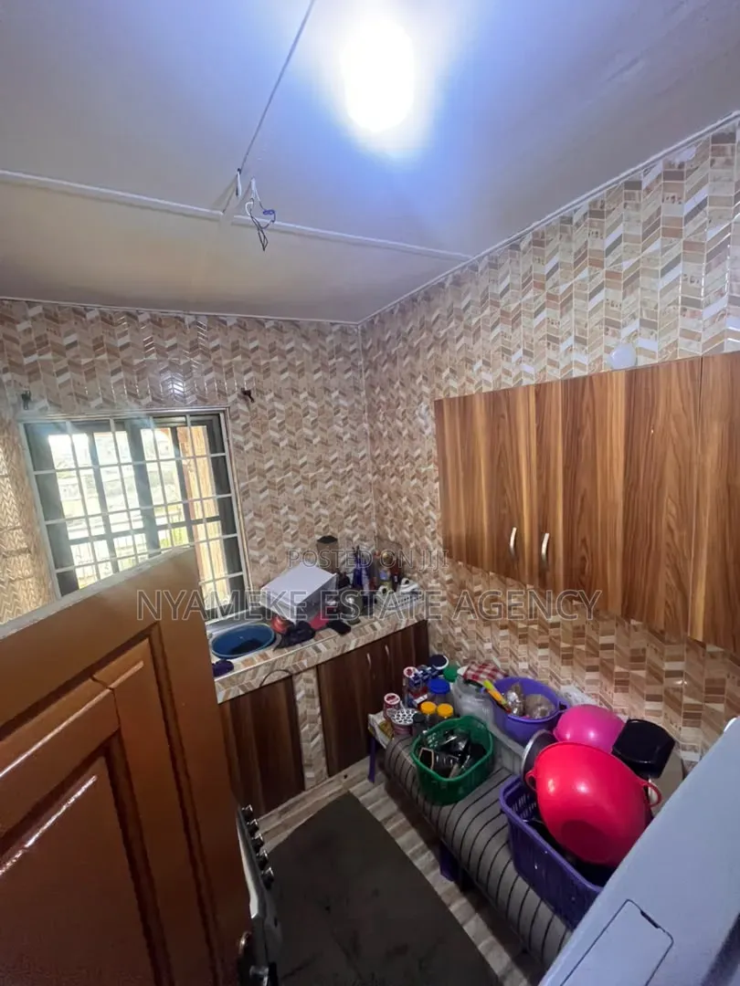 Mini Flat in Exhibition for rent