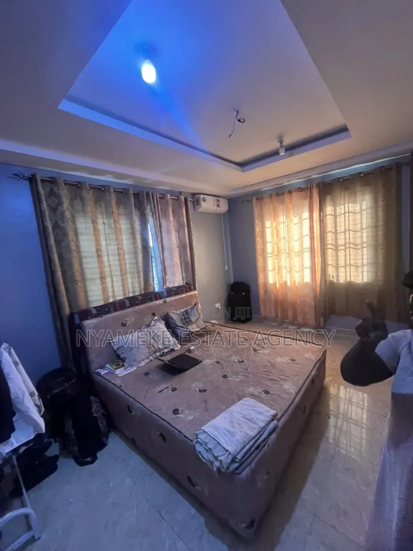 Mini Flat in Exhibition for rent