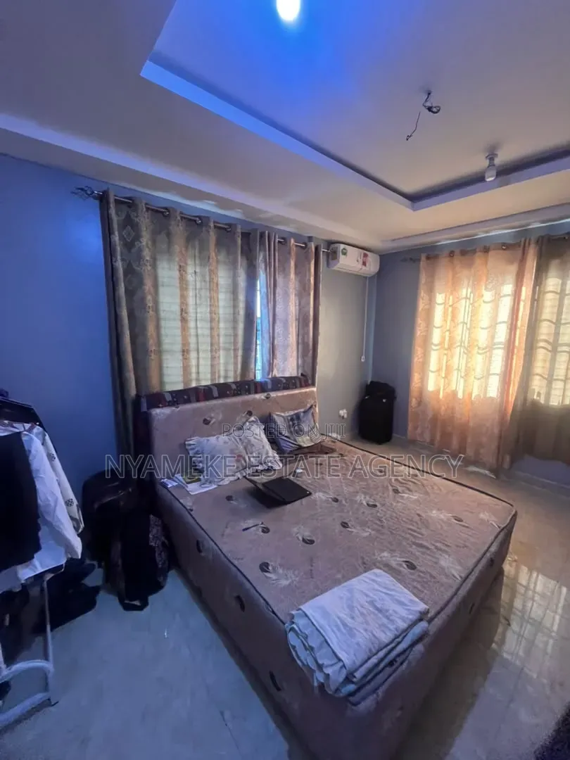 Mini Flat in Exhibition for rent