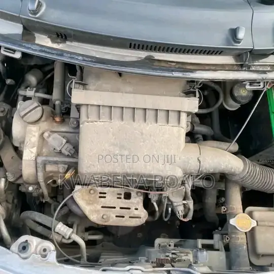 Toyota Vitz 2010 Silver