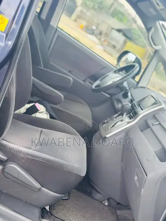 Toyota Voxy 2013 Gray