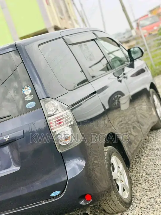 Toyota Voxy 2013 Gray