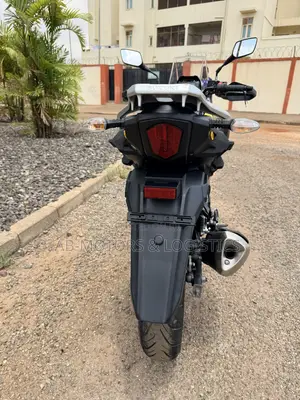 Suzuki V-Strom 2022 Yellow