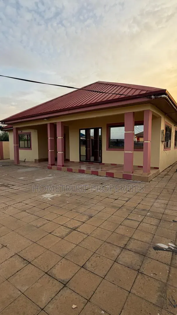 3bdrm House in Adjen Kotoku, Amasaman for sale
