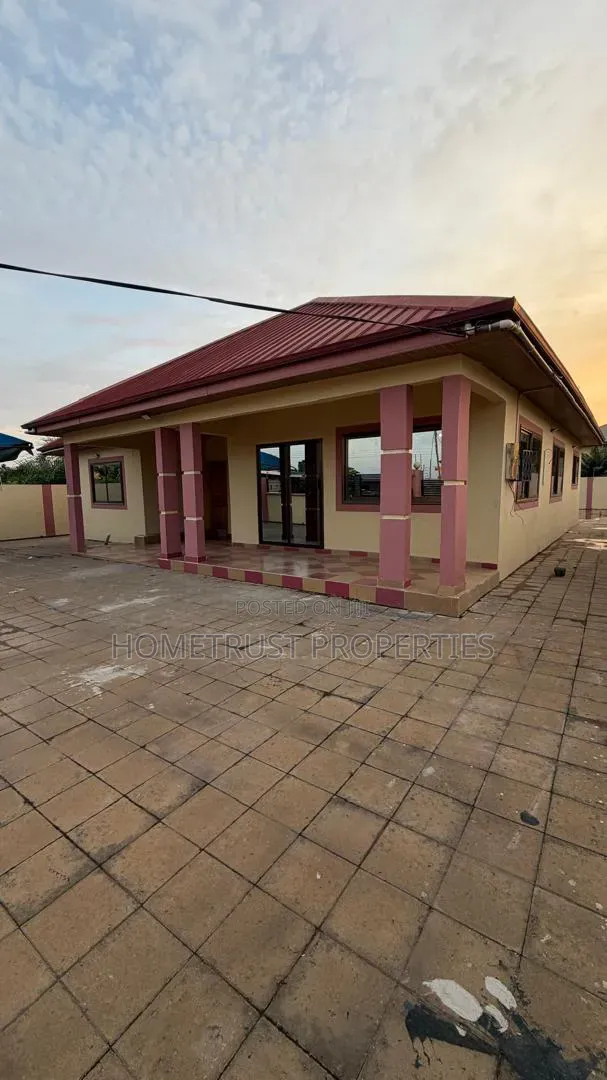 3bdrm House in Adjen Kotoku, Amasaman for sale