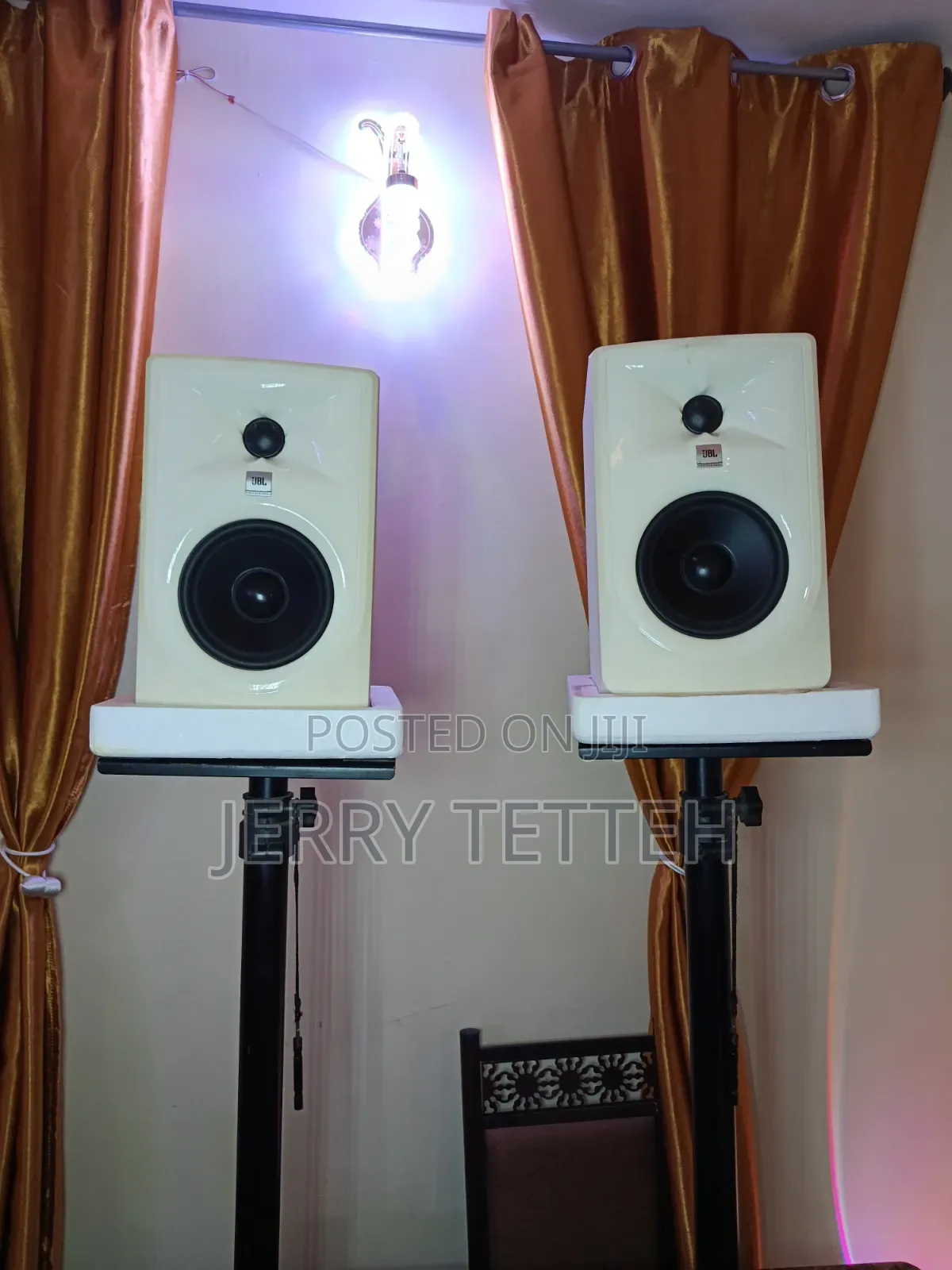 JBL 305P MKll - Wh Powered 5" Two-Way Studio Monitor With Stands