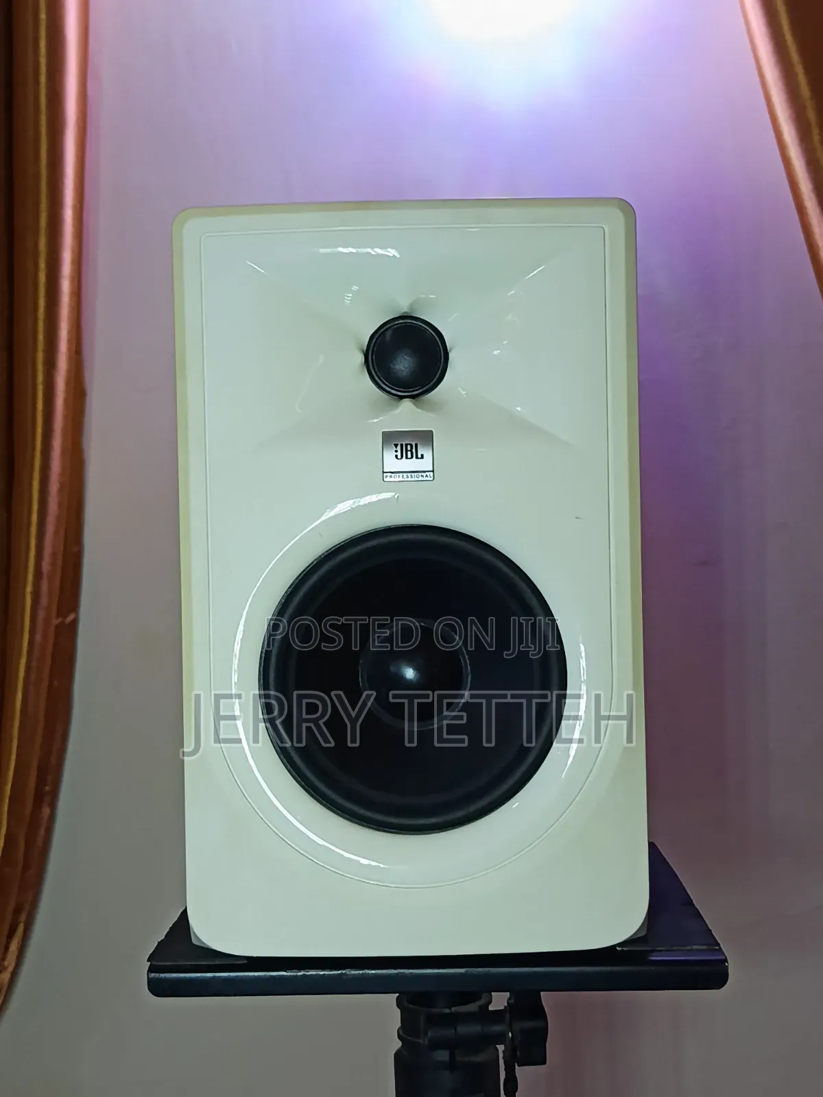 JBL 305P MKll - Wh Powered 5" Two-Way Studio Monitor With Stands