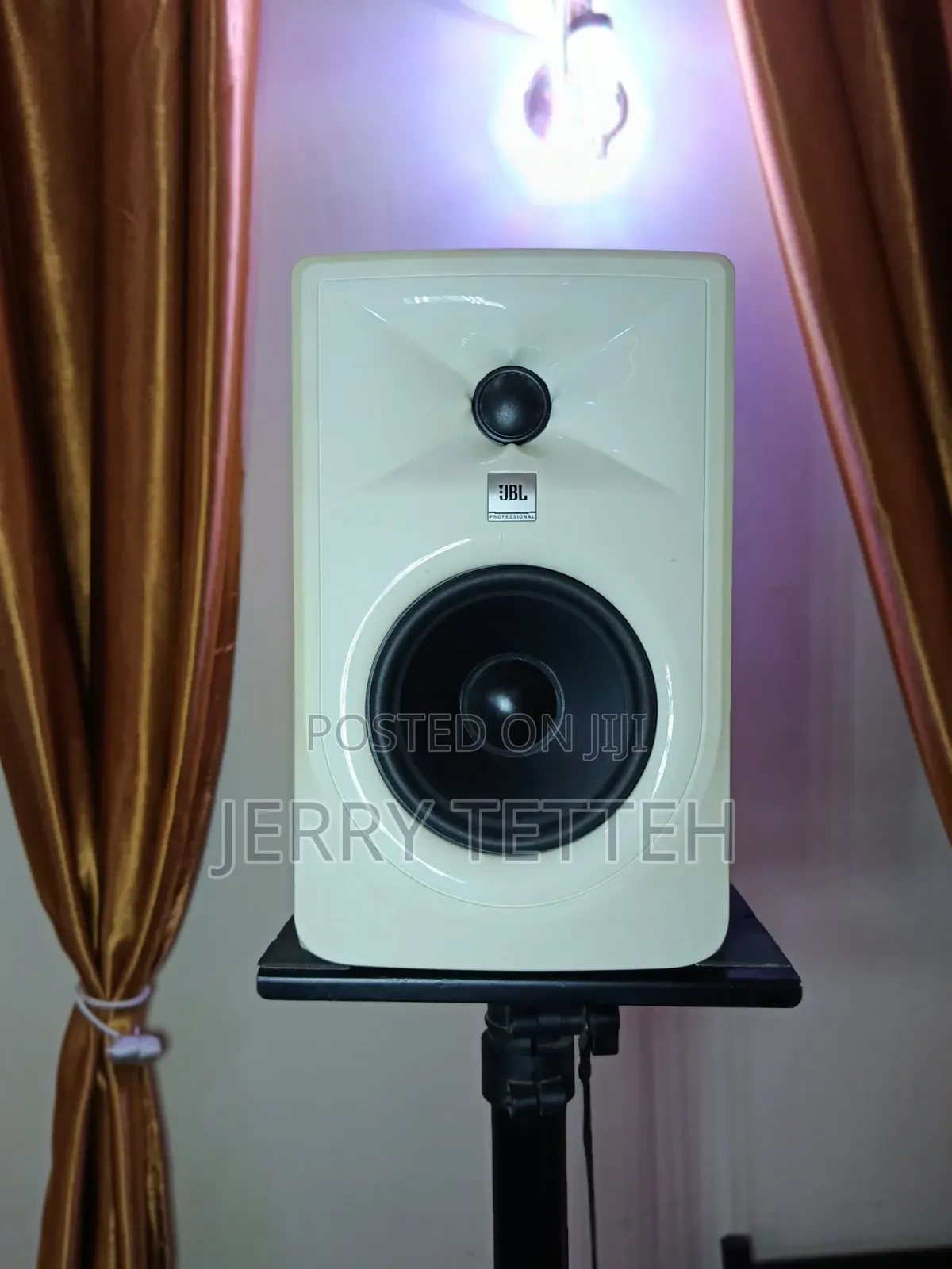 JBL 305P MKll - Wh Powered 5" Two-Way Studio Monitor With Stands