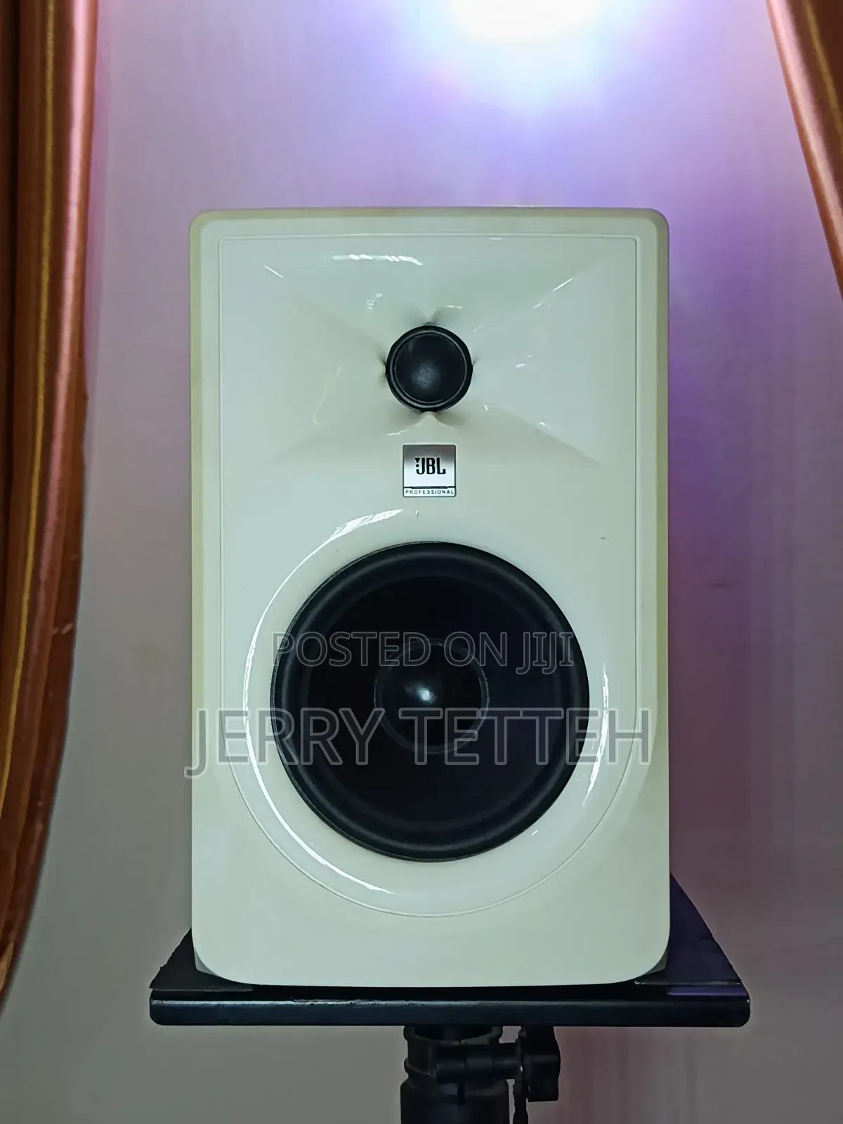 JBL 305P MKll - Wh Powered 5" Two-Way Studio Monitor With Stands