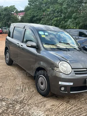 Toyota Sienta 1.5 AWD 2012 Gray
