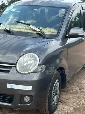 Toyota Sienta 1.5 AWD 2012 Gray