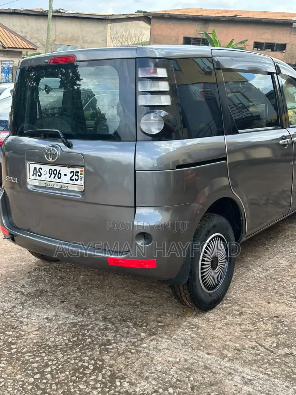 Toyota Sienta 1.5 AWD 2012 Gray