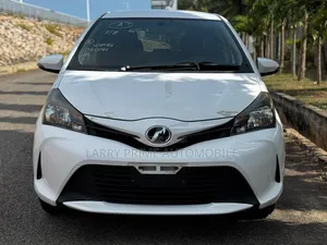 Toyota Vitz 1.3 AWD 5dr 2015 White