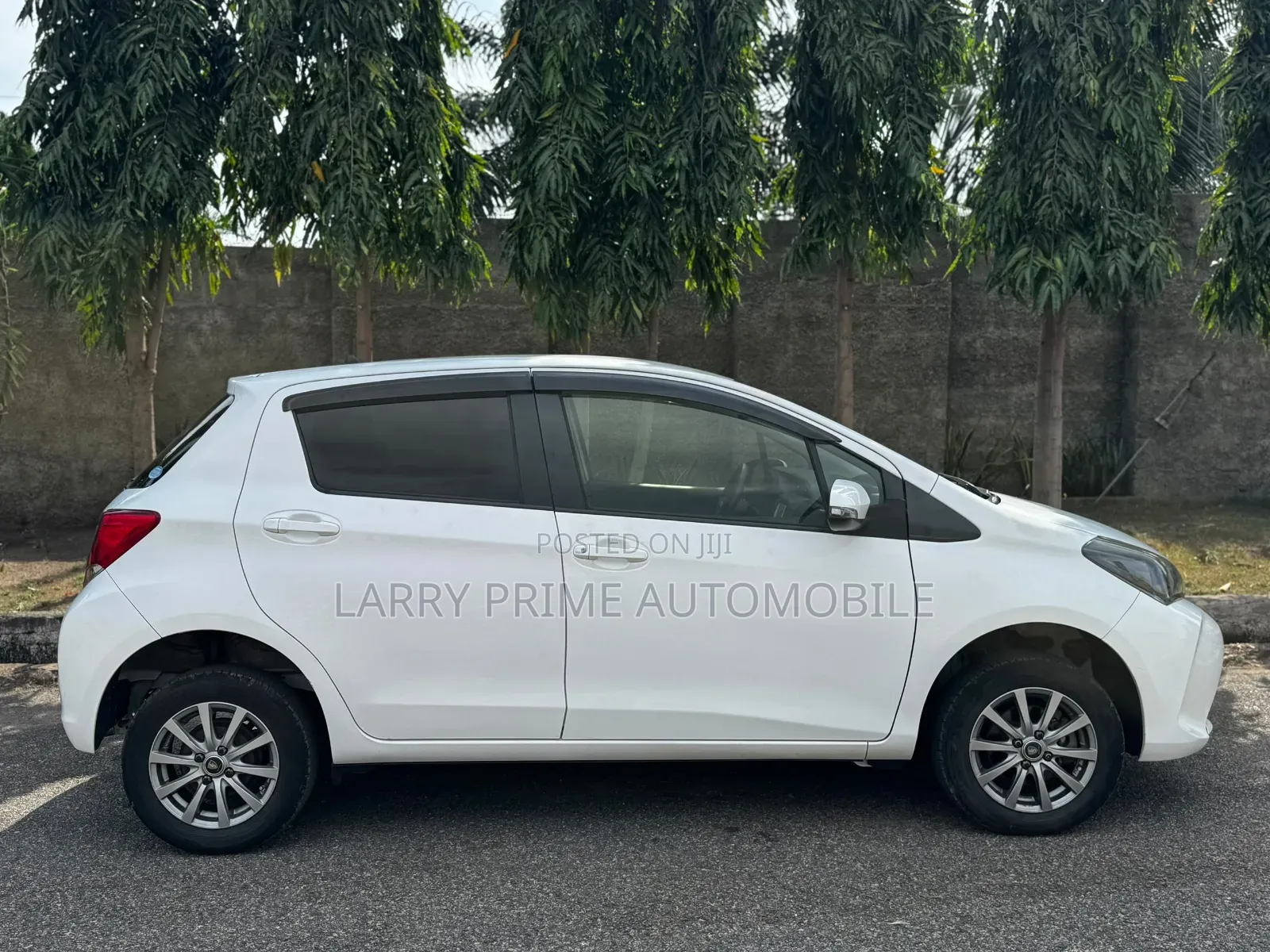 Toyota Vitz 1.3 AWD 5dr 2015 White