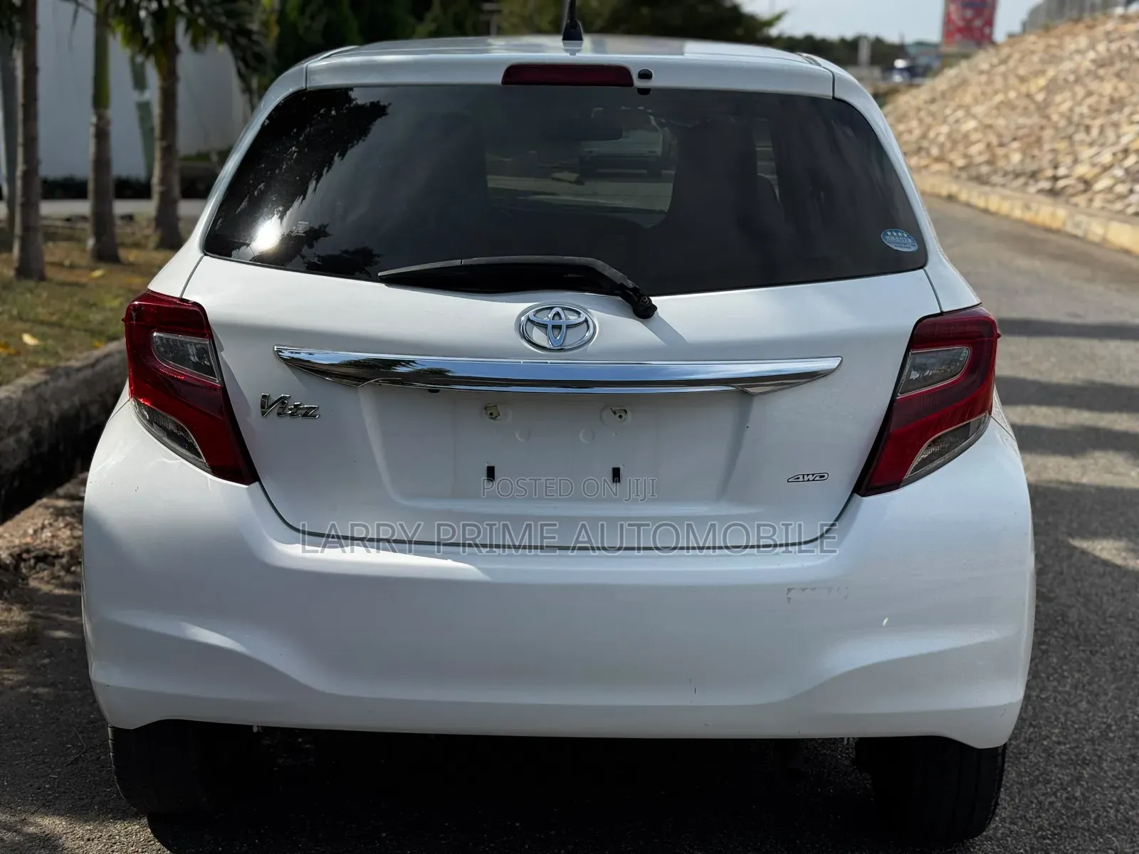 Toyota Vitz 1.3 AWD 5dr 2015 White