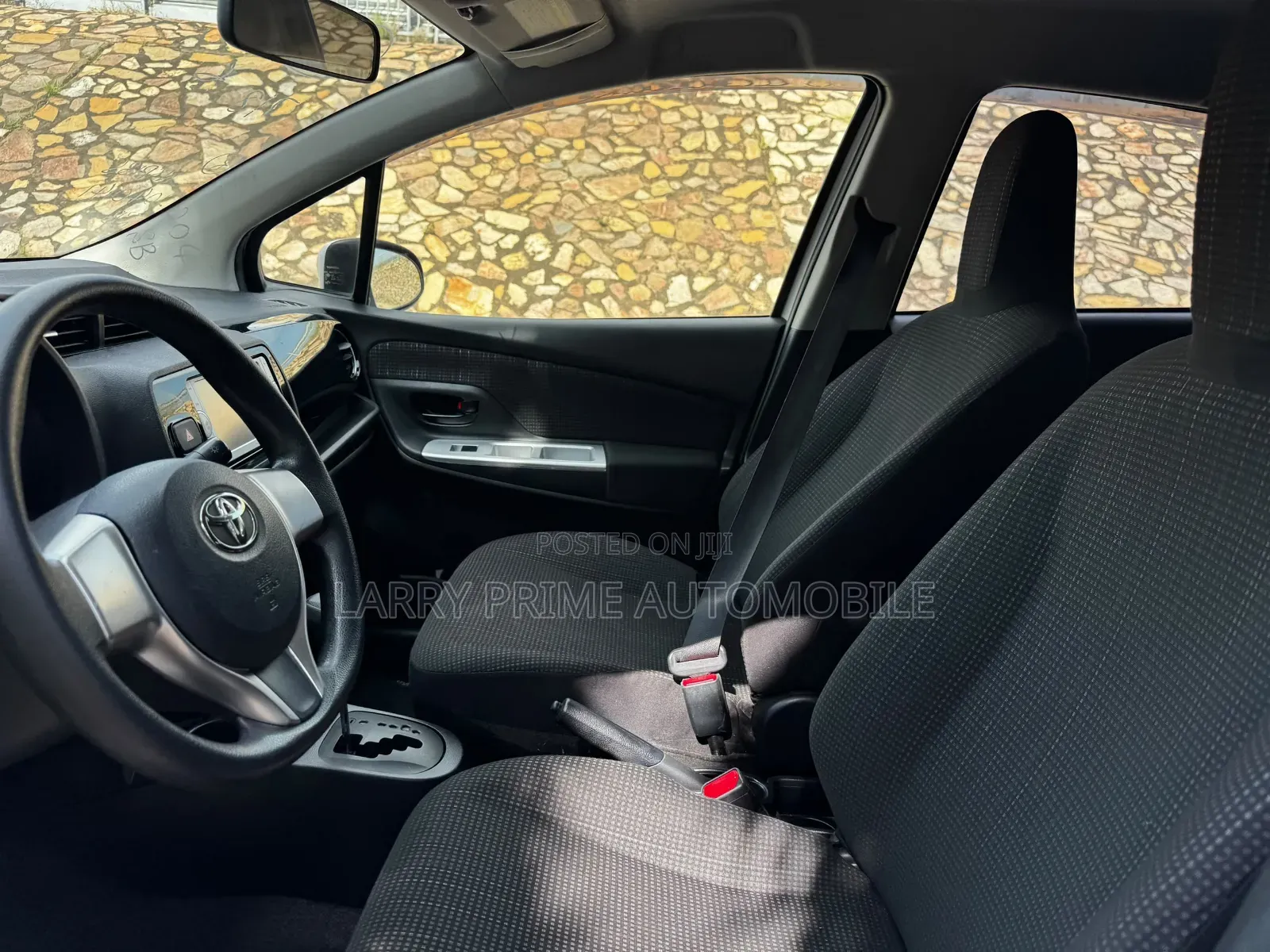 Toyota Vitz 1.3 AWD 5dr 2015 White