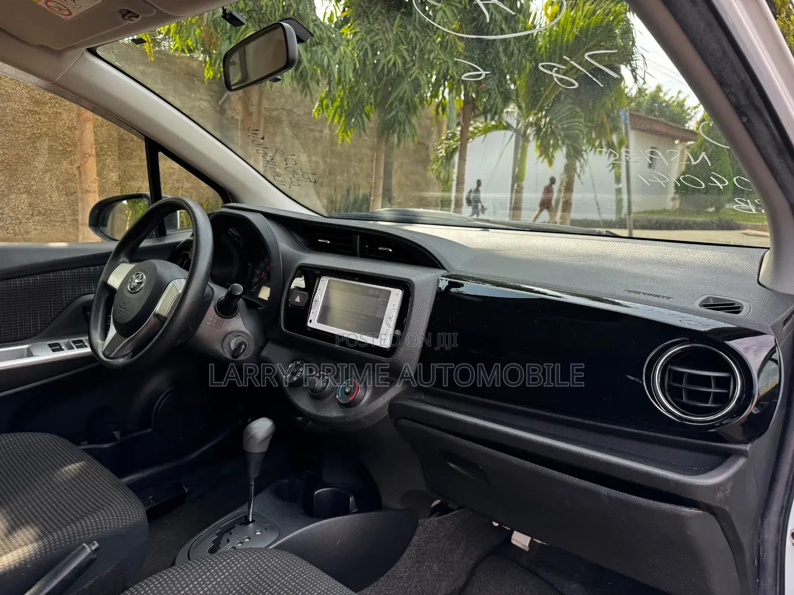 Toyota Vitz 1.3 AWD 5dr 2015 White