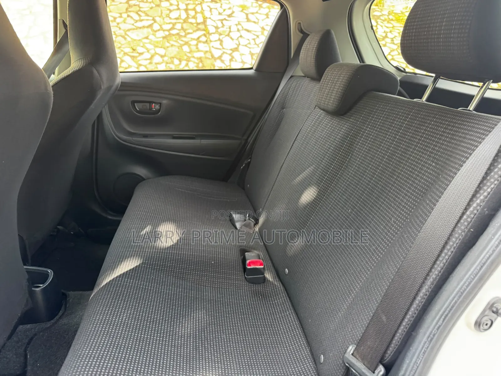Toyota Vitz 1.3 AWD 5dr 2015 White