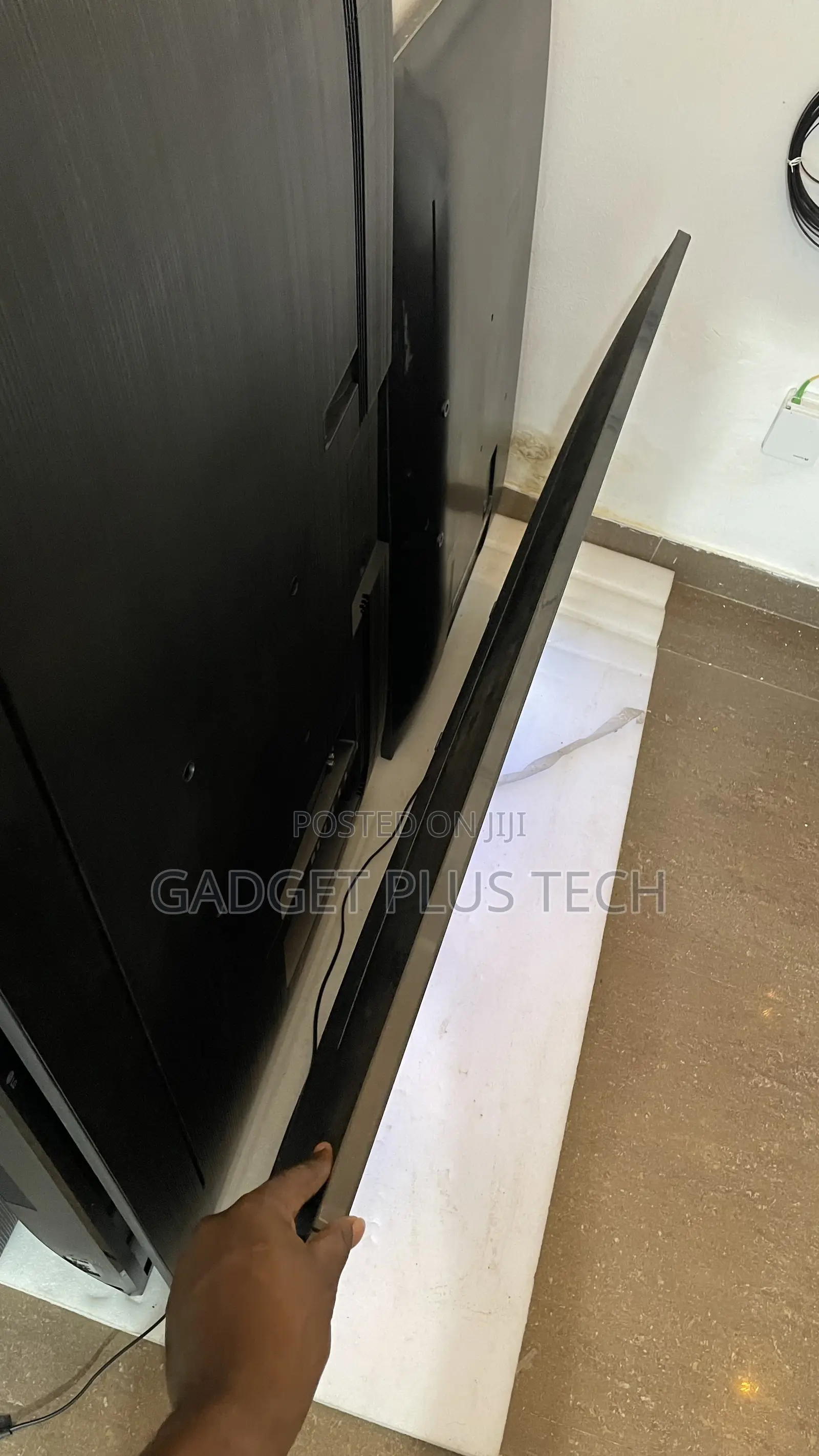 2022 Very Fresh 55” Samsung Crystal 4K UHD Smart TV