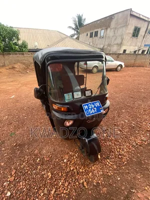 Bajaj RE 2026 Black